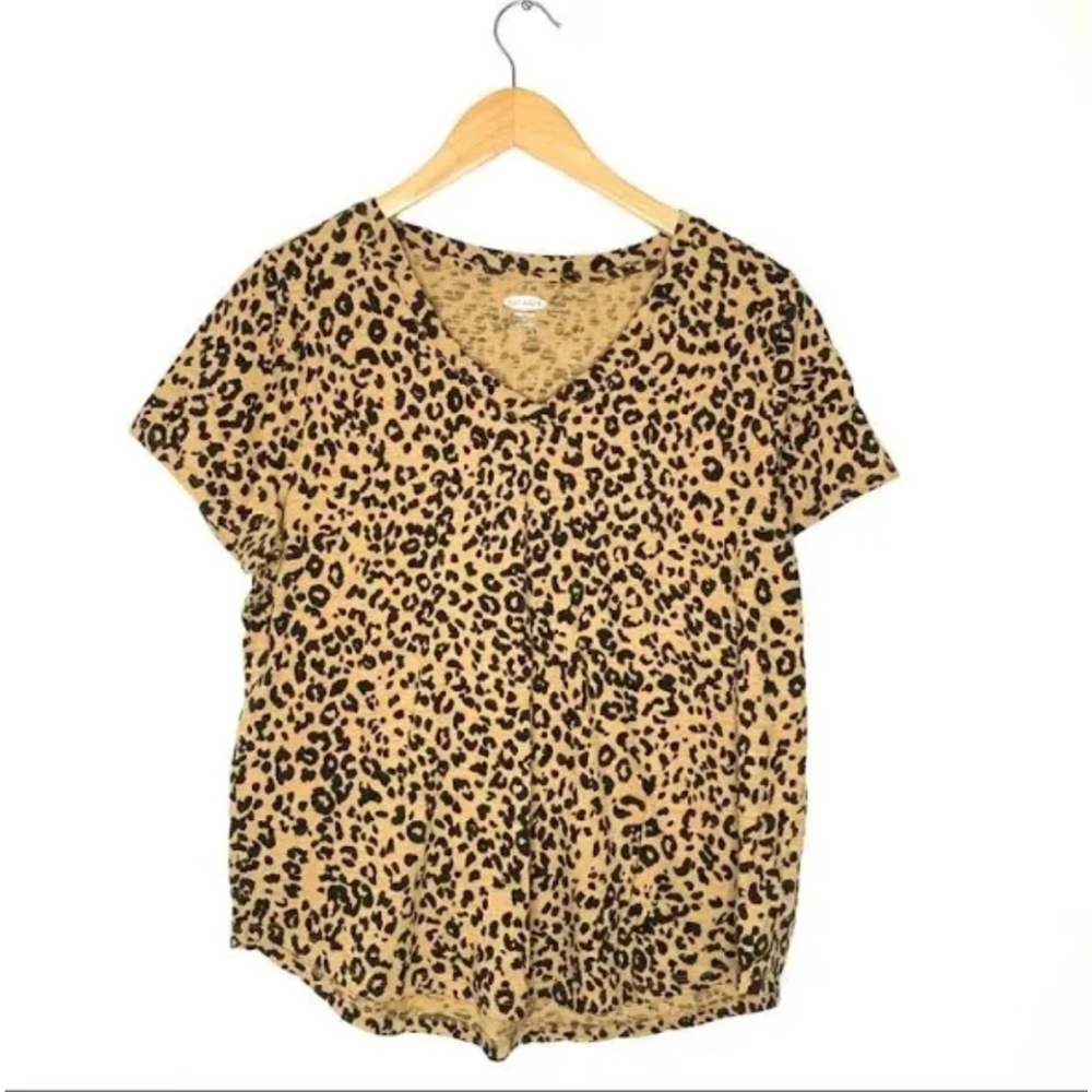 Old navy leopard print t-shirt